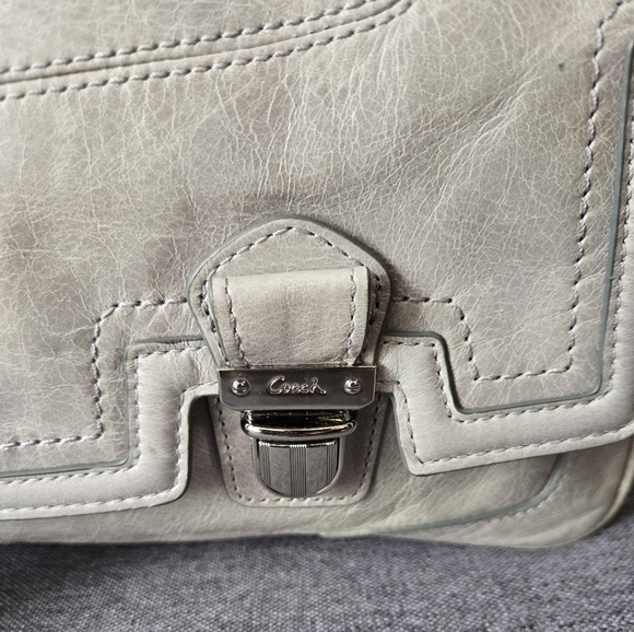 Coach Poppy Latch Lock Shoulder Bag EUC - Picture 2 of 11